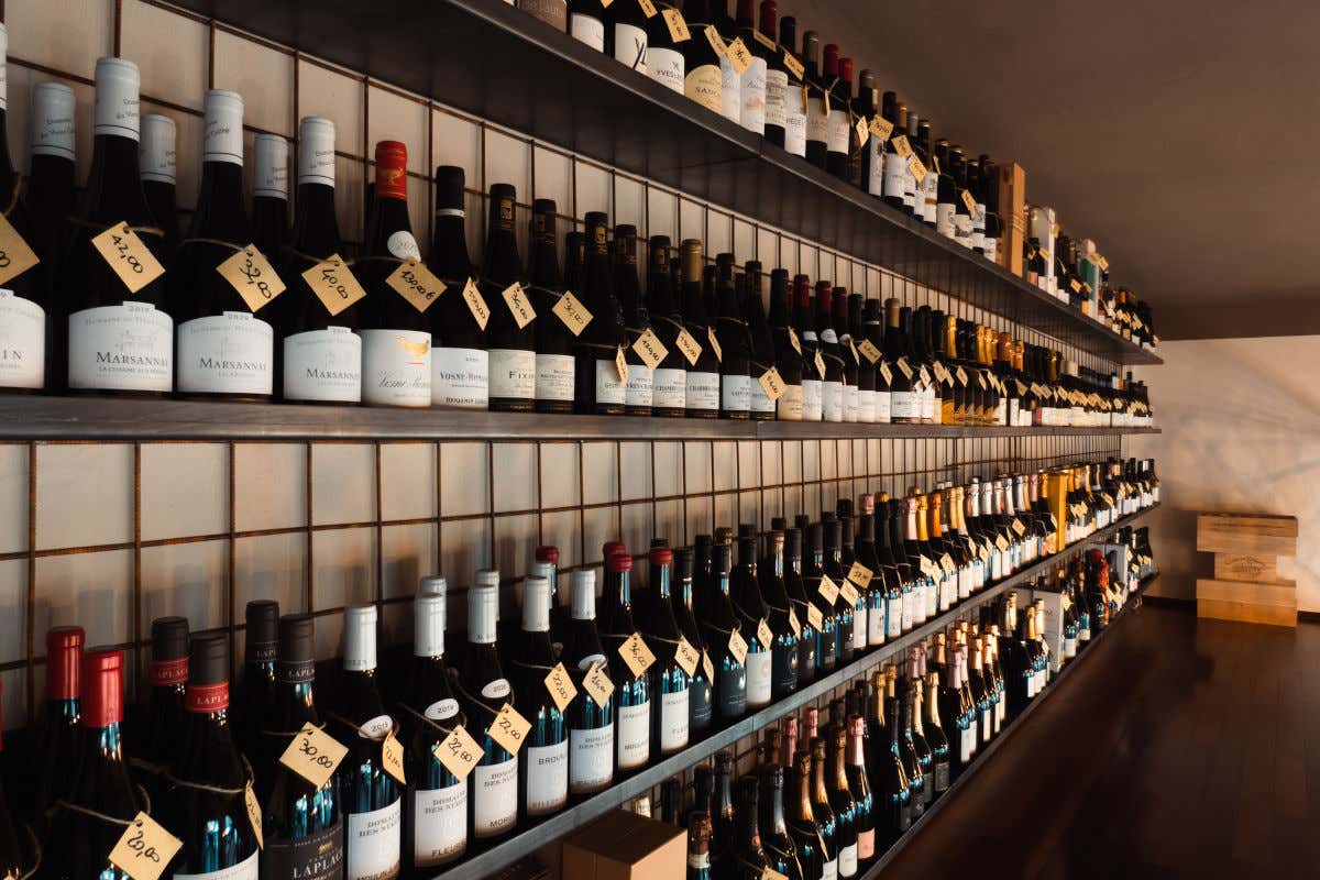 Sono circa 400 le referenze che si possono degustare in loco o comodamente a casa propria grazie alla vendita in negozio e al servizio di consegna in tutta Milano 