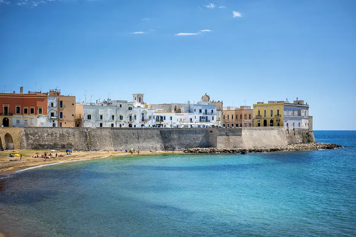 Lavoro nero nei lidi del Salento: 35 imprenditori denunciati