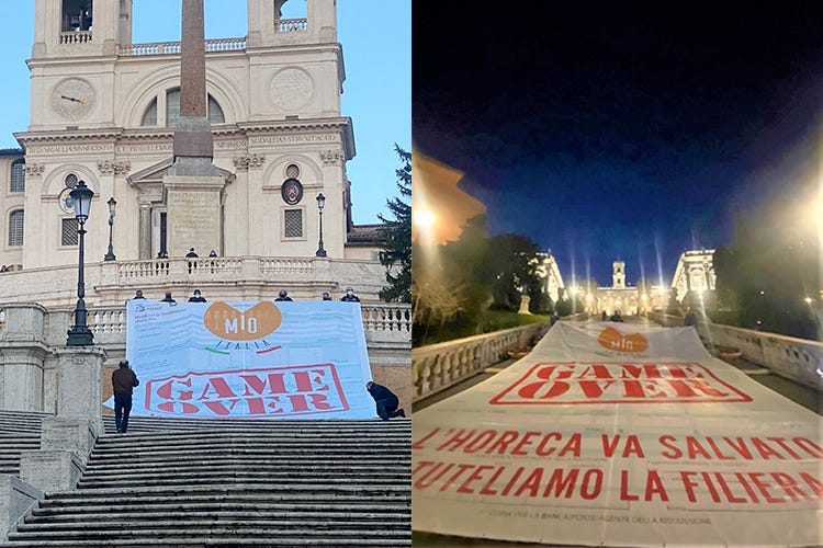 Lo striscione - Roma, ristoratori in protesta. Al Campidoglio lo slogan Game Over