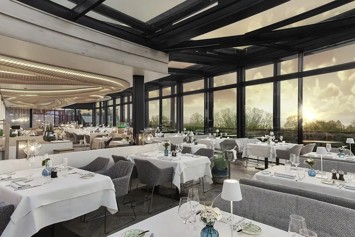 La sala da pranzo Quellenhof, in Alto Adige e sul Garda vacanza di sport e relax