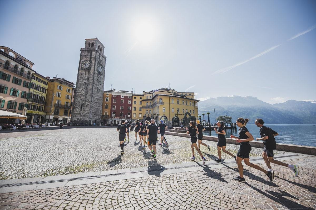 Il Garda Trentino si vive con le scarpe da ginnastica ai piedi Garda Trentino la stagione sportiva è ai blocchi di partenza