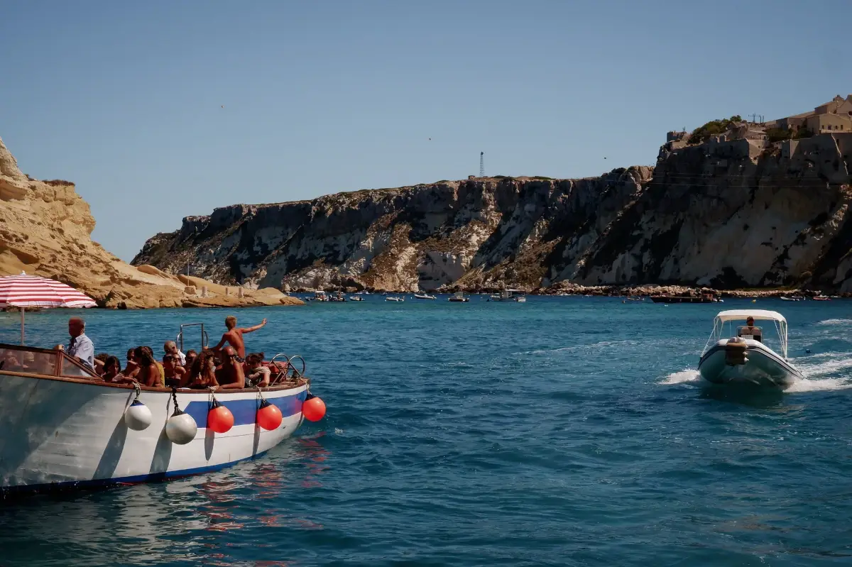 Il Gargano In barca l'estate non ha fine. Luoghi magici da scoprire a settembre