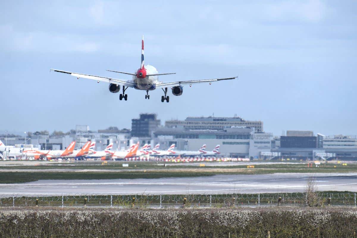 Sciopero di 8 giorni a Gatwick: vacanze a rischio per un milione di persone