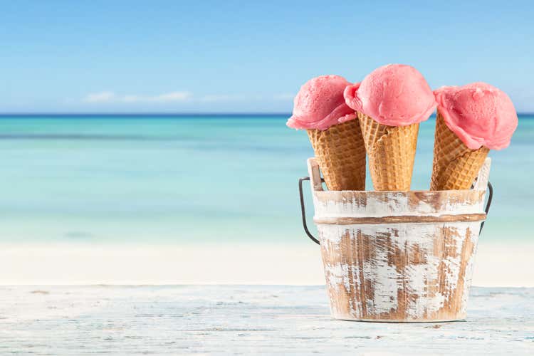 Appuntamento con l'iniziativa in Sardegna dal 12 agosto (Gelato gratis in spiaggia per una bottiglia di plastica)