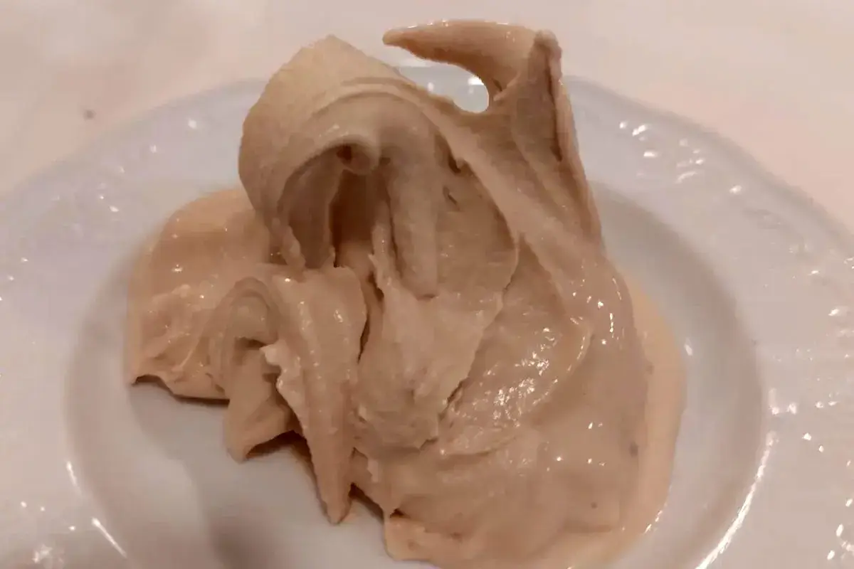 Il gelato mantecato alla nocciola, specialit&agrave; della casa Quant&rsquo;&egrave; bello peccare da &ldquo;Penaceto&rdquo;, nuova locanda sulla Riviera Berica