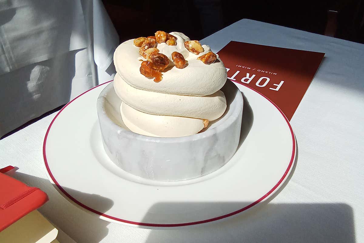 Gelato al pistacchio, decorato con una deliziosa granella caramellata Sapori mediterranei a Milano al Ristorante Forte