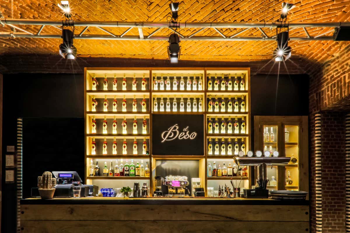 Lo splendido bancone de El Beso di Torino