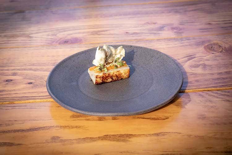 Il piatto con il siluto realizzato da Marco Sacco e il suo staff Il siluro nel piatto: s&igrave; o no? La risposta nell'ultimo appuntamento di Gente di lago