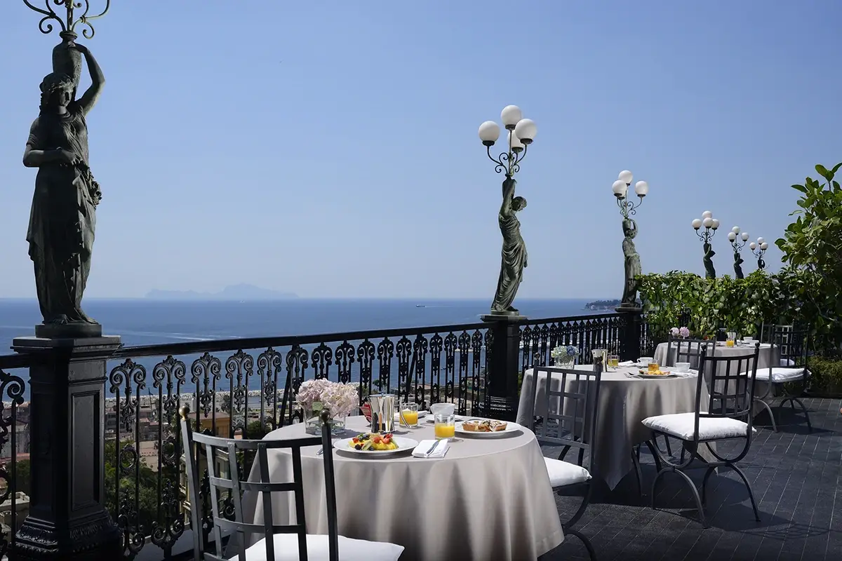 Colazione in terrazza da George Grand Hotel Parker’s, storia di uno scienziato che si scoprì albergatore