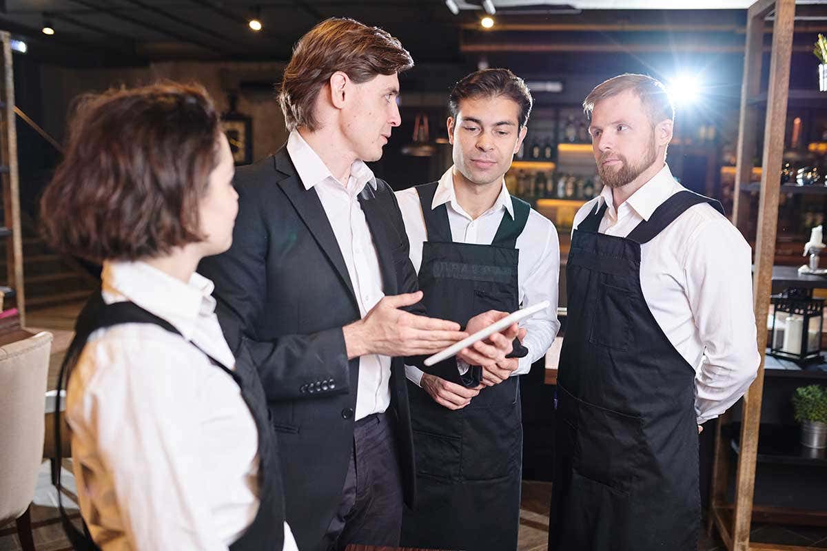 La gestione di un ristorante è sempre più un lavoro di squadra Il ristorante cambia identità: orari, posizione, offerta e lavoro di squadra per il successo La gestione di un ristorante è sempre più un lavoro di squadra Il ristorante cambia identità: orari, posizione, offerta e lavoro di squadra per il successo