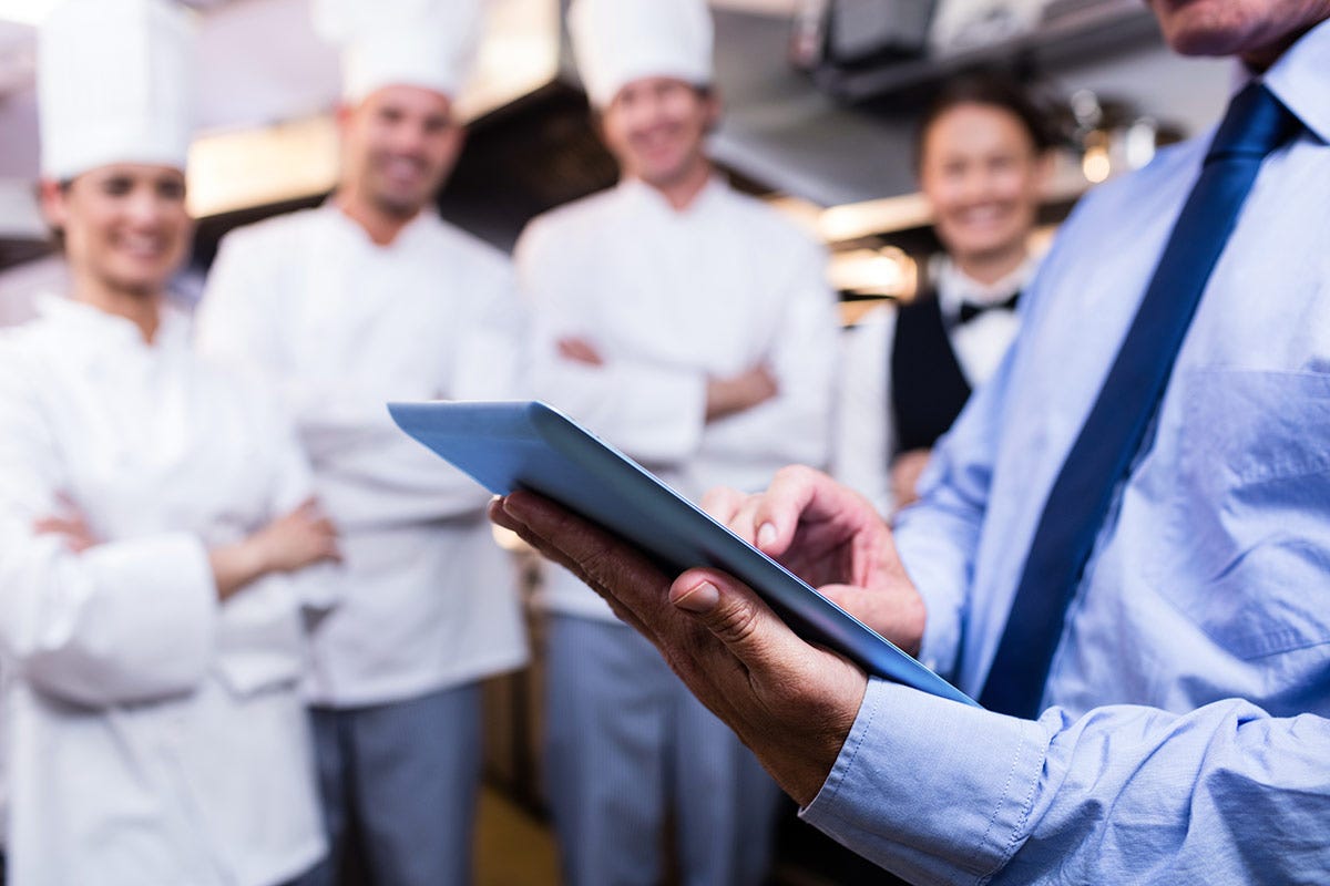 L'importanza della gestione del personale Il successo di un ristorante dipende da [gestione e controllo dei costi]. Non basta la buona cucina