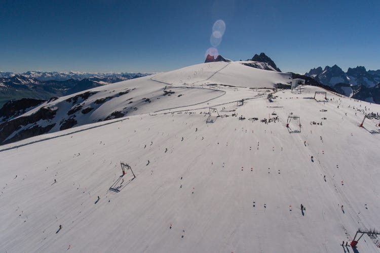 La funivia a Les Deux Alpes è stata chiusa (Il ghiacciaio si scioglie Sci vietato sulle Alpi francesi)
