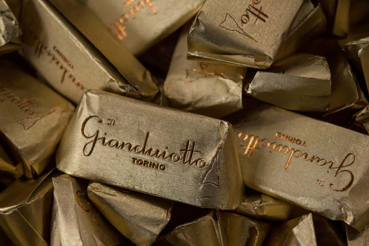 Igp al Gianduiotto? È “guerra” tra il comitato e la Caffarel (Lindt) Igp al Gianduiotto? È “guerra” tra il comitato e la Caffarel (Lindt)