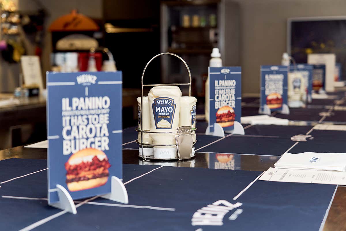 Heinz e Mocho scommettono sulle carote: nasce il burger più inatteso dell’estate