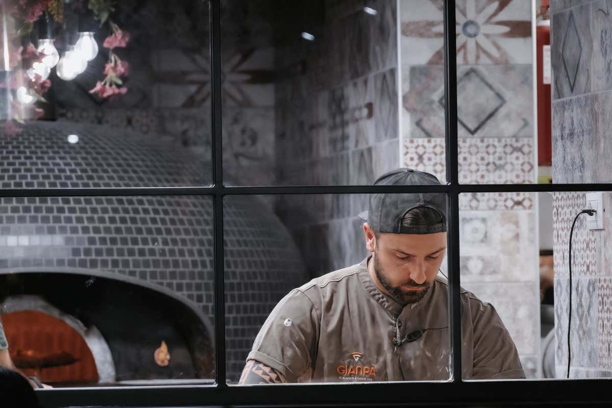 A Cassino c'è una pizzeria nata quasi per caso che è diventata un indirizzo cult A Cassino c'è una pizzeria nata quasi per caso che è diventata un indirizzo cult