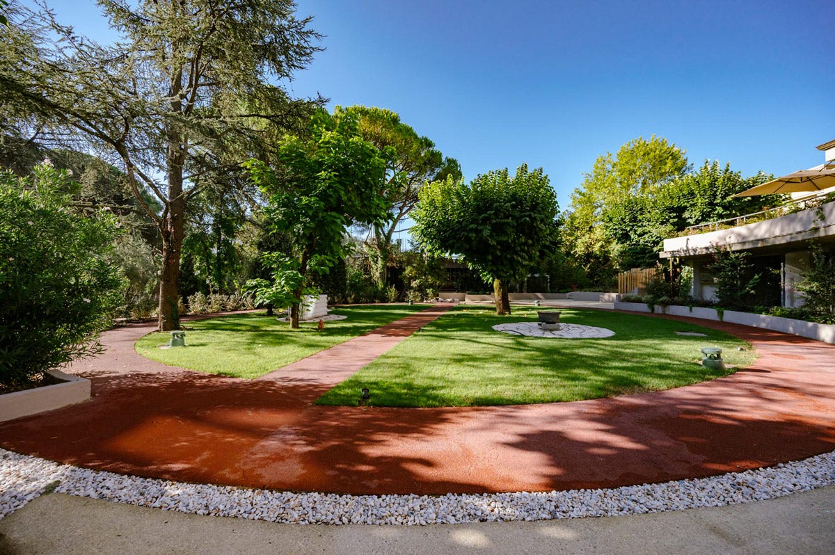 Il Giardino Circolare è un'oasi verde a disposizione degli ospiti di Palazzo BelVedere Luce relax e colore la primavera a Palazzo BelVedere