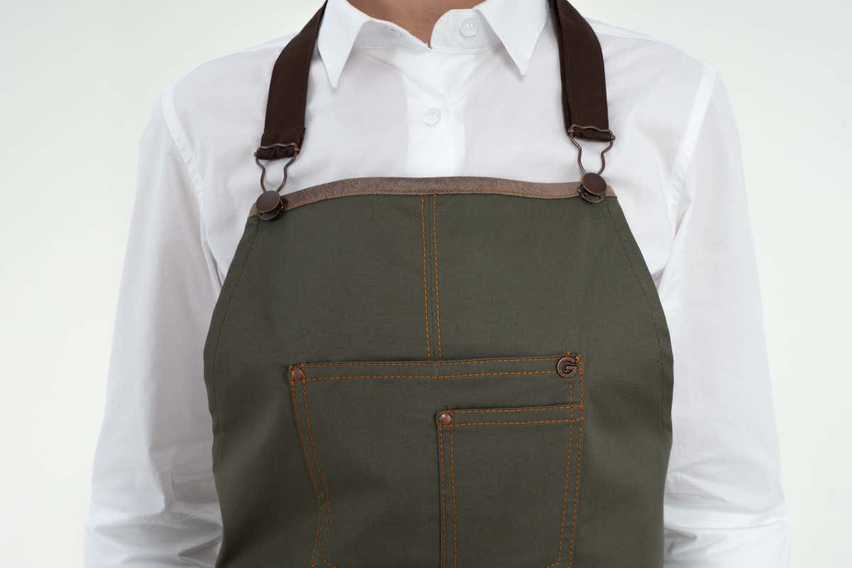Dettaglio delle spalline del grembiule Naxos