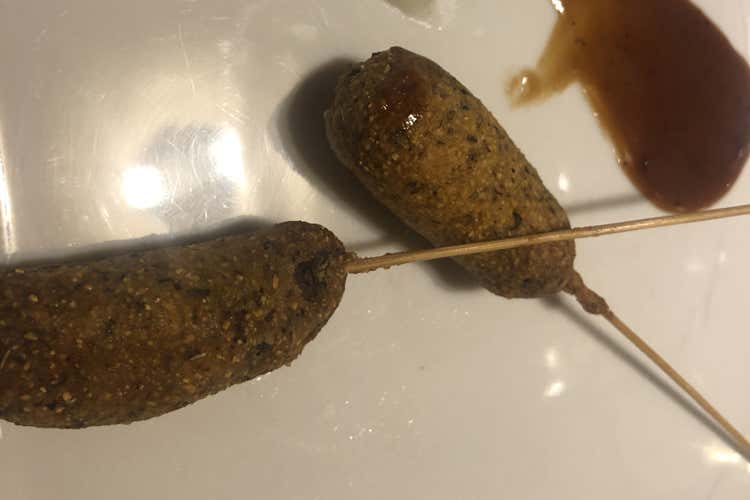 Salsiccia di pecora gigante grigliata in crosta di mais rostrato di Rovetta (La Gigante bergamasca regina per una sera alla Braseria)