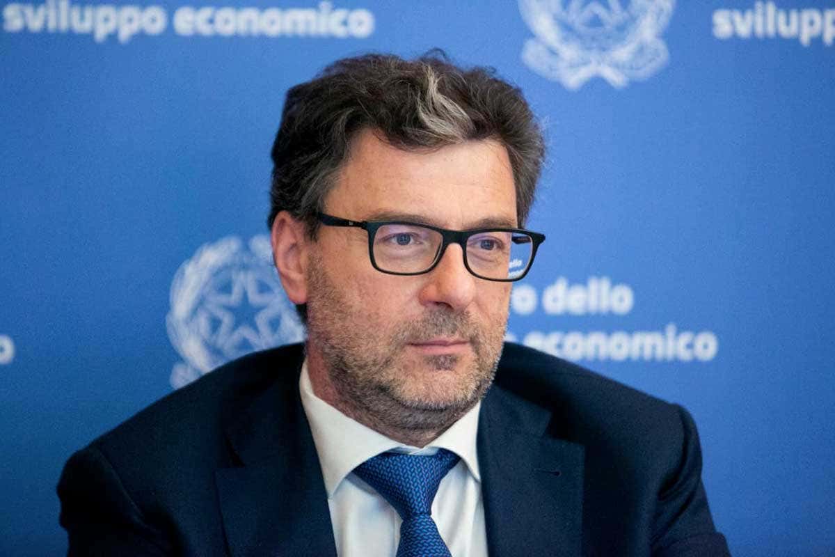 Giancarlo Giorgetti Caro bollette, Giorgetti: «Intervenire con urgenza. A rischio famiglie e imprese»