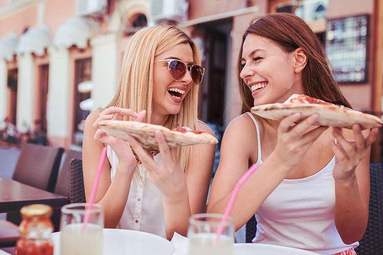 Dal dicembre 2017 l'arte del pizzaiuolo è Patrimonio Unesco (Il mondo celebra la pizza Miniera d’oro da 15 miliardi)