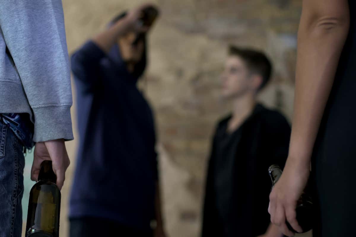 Il Binge drinking è un fenomeno diffuso tra i giovanissimi Binge drinking: abbuffata di alcolici micidiale per i ragazzi Il Binge drinking è un fenomeno diffuso tra i giovanissimi Binge drinking: abbuffata di alcolici micidiale per i ragazzi