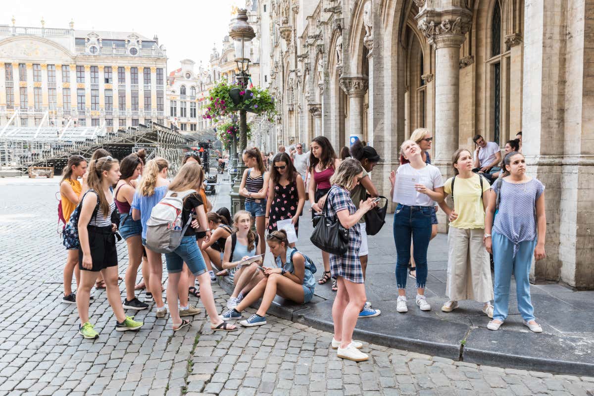 Le scuole annullano le gite: troppe famiglie non se le possono permettere  Cara gita quanto mi costi? Viaggi d'istruzione sempre più cari. E c'è chi resta a casa