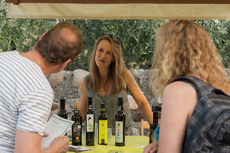 A giugno torna WardaGarda Alla scoperta dell’olio del Garda Dop A giugno torna WardaGarda Alla scoperta dell’olio del Garda Dop