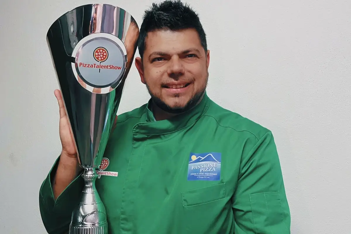 Giuseppe De Lucia&nbsp; &Egrave; Giuseppe De Lucia il vincitore del Pizza Talent Show di AlmaTv