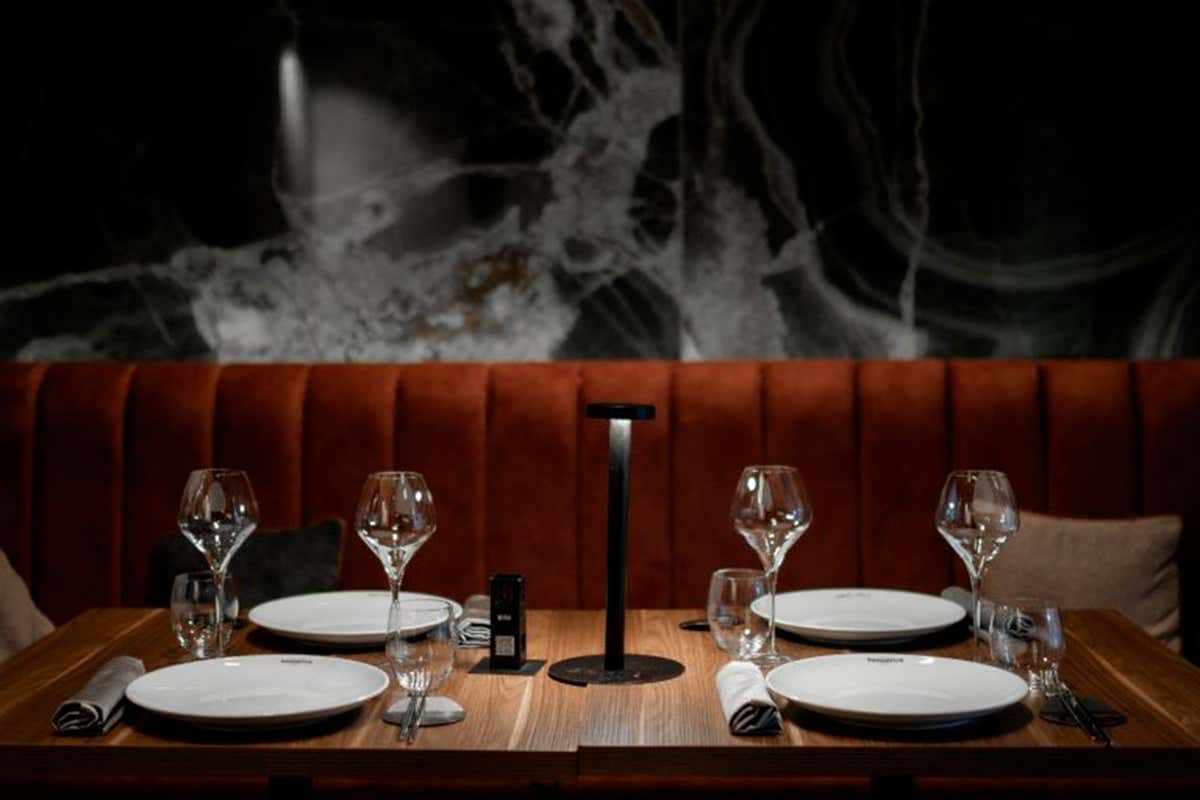 Crudo, cotto e identità: il mare di Napoli secondo Giuseppe Scicchitano