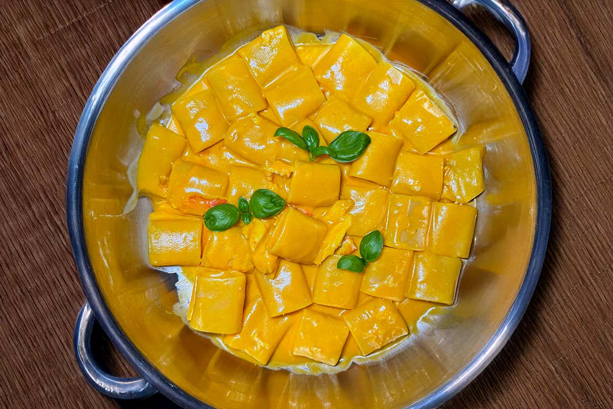 Crudo, cotto e identità: il mare di Napoli secondo Giuseppe Scicchitano