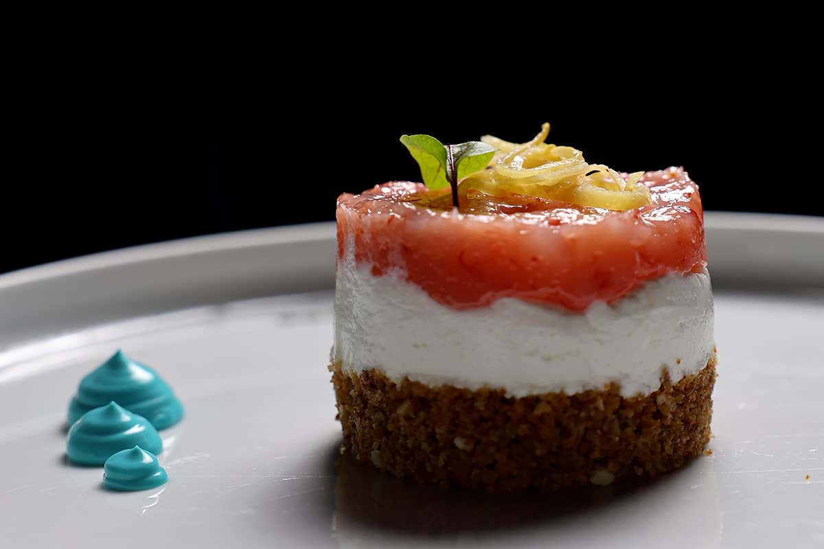 Crudo, cotto e identità: il mare di Napoli secondo Giuseppe Scicchitano