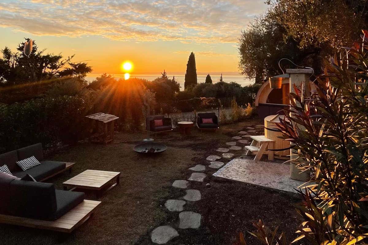 Inverno sul Garda, tra glamping, mercatini e panorami unici tutti da vivere Inverno sul Garda, tra glamping, mercatini e panorami unici tutti da vivere