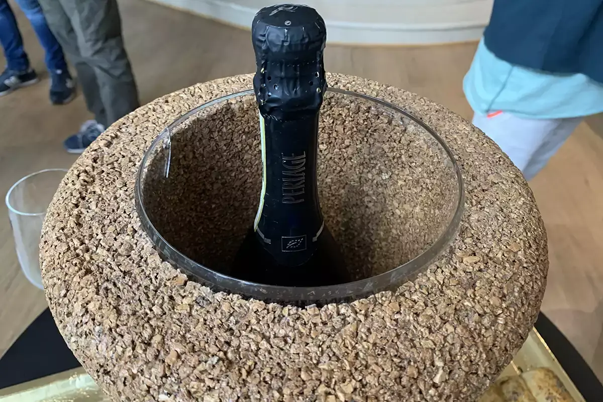 Glassette collezione Suber ottenuta da sughero riciclato Le pratiche virtuose di Perlage Winery e Amorim Cork Italia