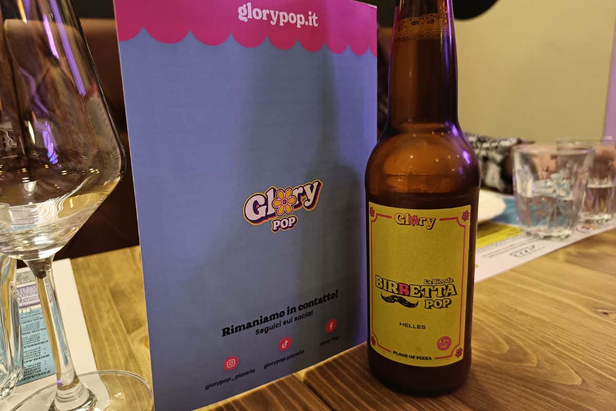 La pizzeria di Milano con atmosfere anni ’80, impasti croccanti e dolci vintage La pizzeria di Milano con atmosfere anni ’80, impasti croccanti e dolci vintage