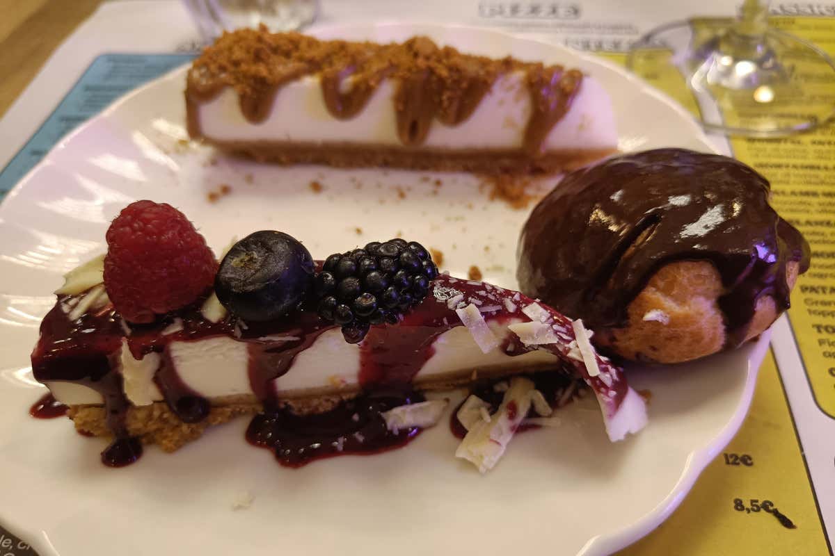 La pizzeria di Milano con atmosfere anni ’80, impasti croccanti e dolci vintage La pizzeria di Milano con atmosfere anni ’80, impasti croccanti e dolci vintage