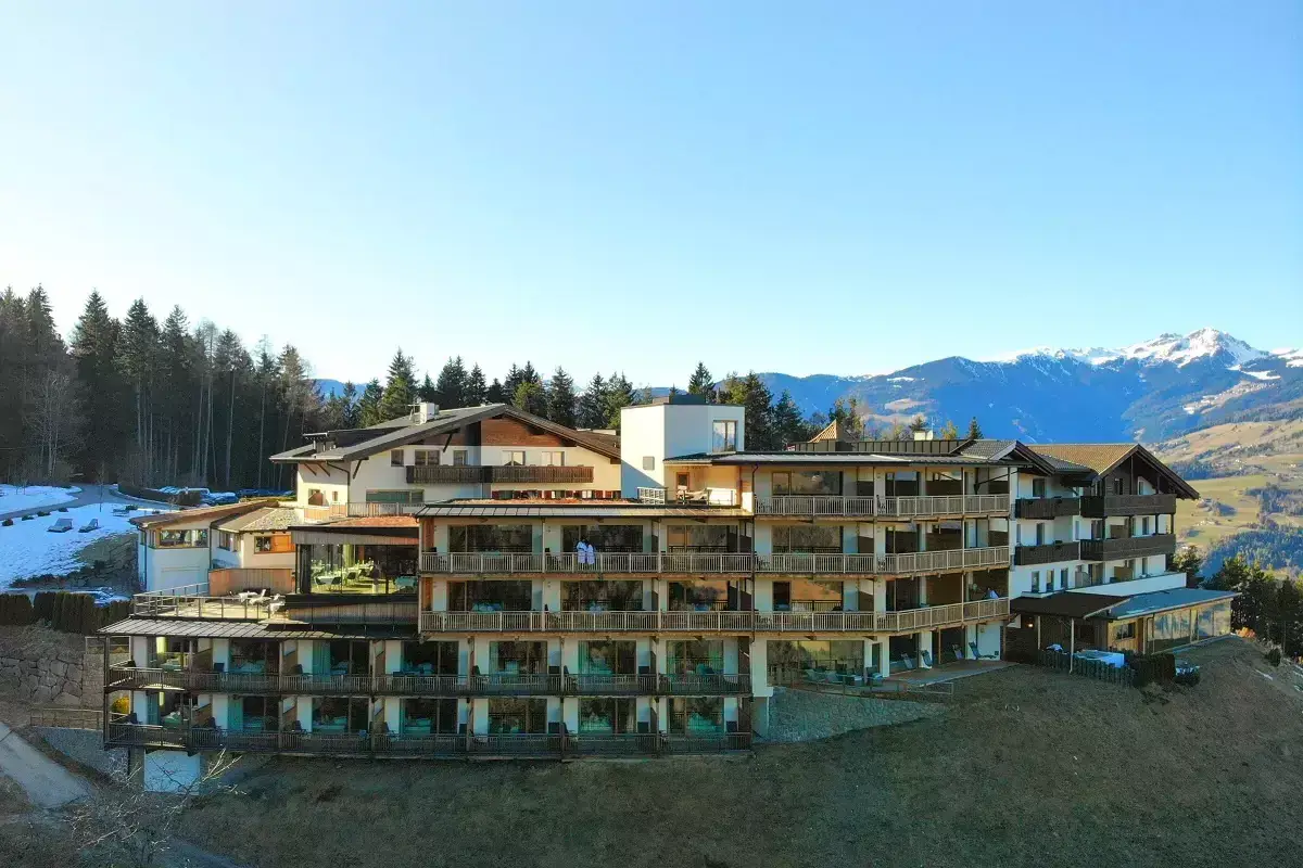 L'esterno dell'hotel Gnollhof a Chiusa in Alto Adige Primavera all&rsquo;hotel Gnollhof per scoprire un&rsquo;oasi di relax