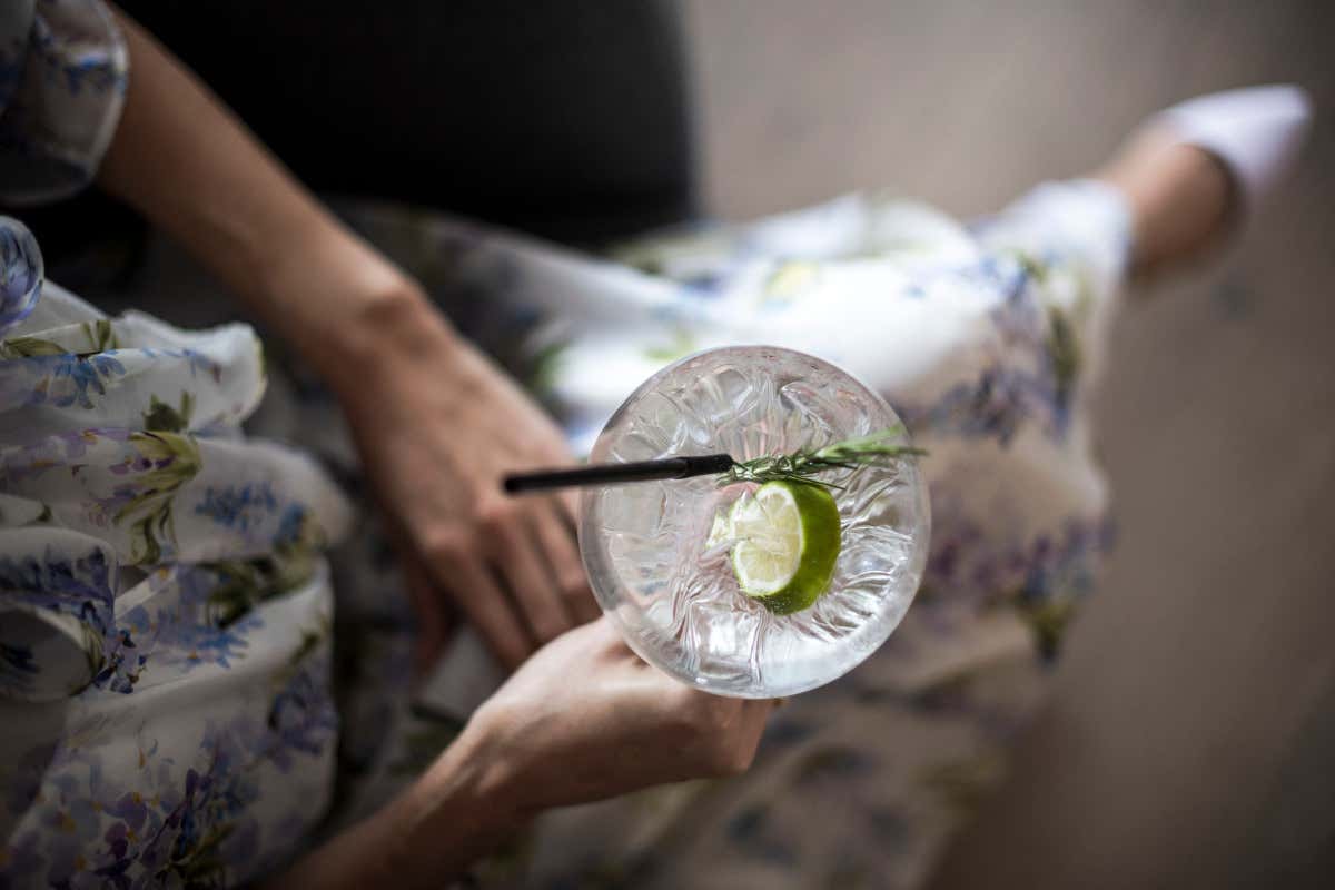 Cocktail servito all'Hotel Gnollhof Primavera all’hotel Gnollhof per scoprire un’oasi di relax