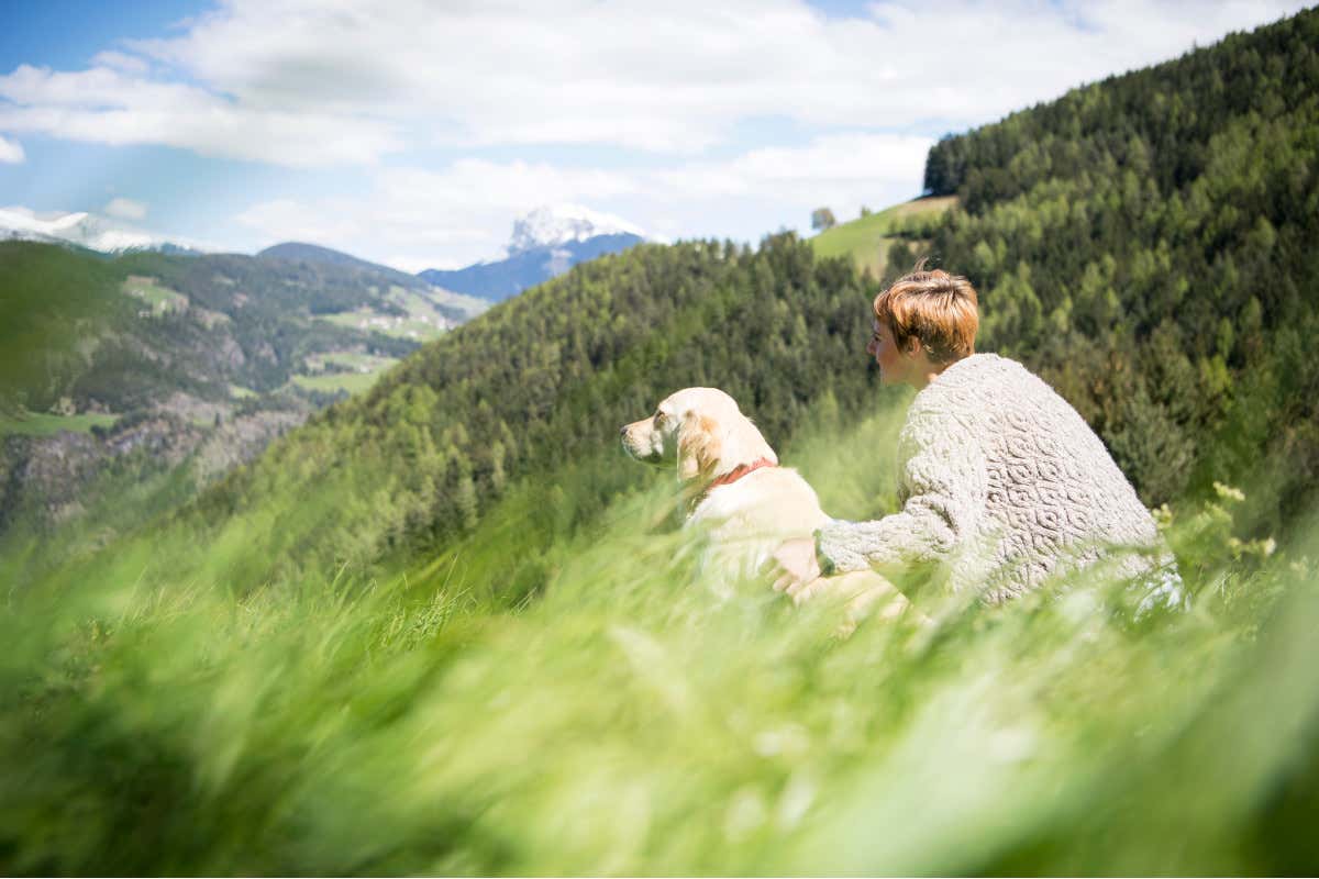 I prati che circondano l'Hotel Gnollhof sono ricchi di sentieri Primavera all’hotel Gnollhof per scoprire un’oasi di relax