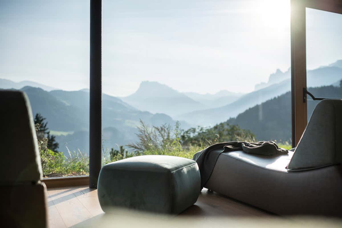 Vedute sui monti dalla zona relax dell'Hotel Gnollhof Primavera all’hotel Gnollhof per scoprire un’oasi di relax