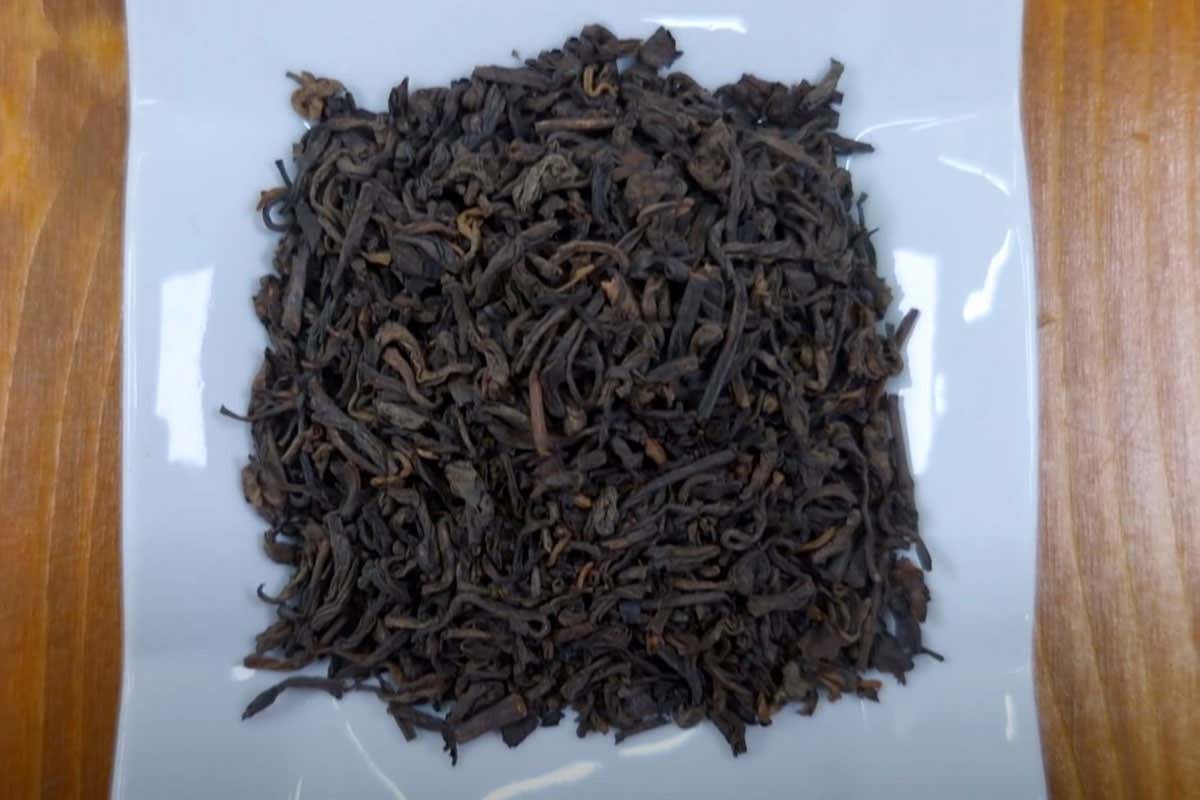 Tè scuri: i fermentati che cambiano sapore con il passare degli anni Tè scuri: i fermentati che cambiano sapore con il passare degli anni