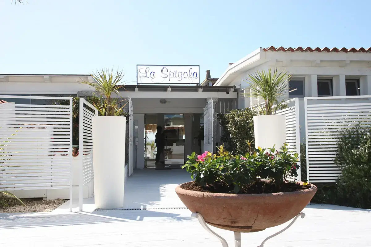 L'ingresso de La Spigola, a Golfo Aranci 
