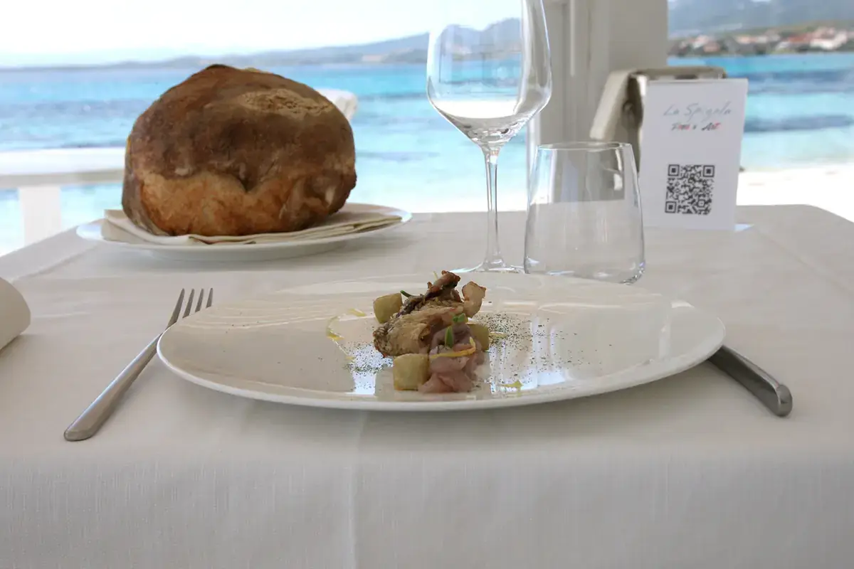 Uno dei piatti degustati a La Spigola Sbarco intermodale a Golfo Aranci: tradizione e innovazione accolgono i turisti
