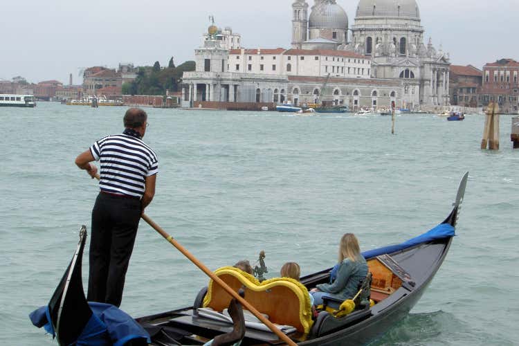 La Venezia da non perdere? La svelano i gondolieri in una guida