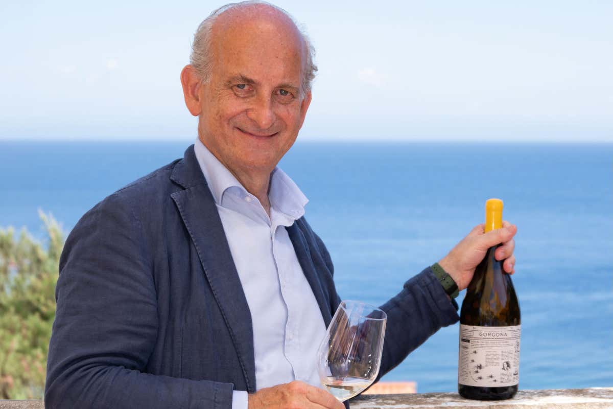 Gorgona 2025, il vino nato sull’isola-carcere che racconta riscatto e mare Gorgona 2025, il vino nato sull’isola-carcere che racconta riscatto e mare