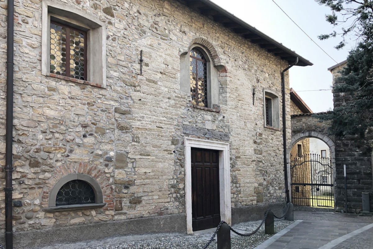 L'ingresso alla chiesa di Sant'Andrea  Alla scoperta di Gorlago borgo nobile a pochi chilometri da Bergamo