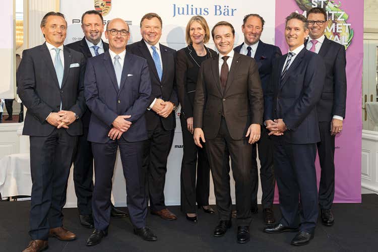 Foto di gruppo alla presentazione del Festival (St. Moritz, il Gourmet Festival chiama a raccolta le grandi cuoche)