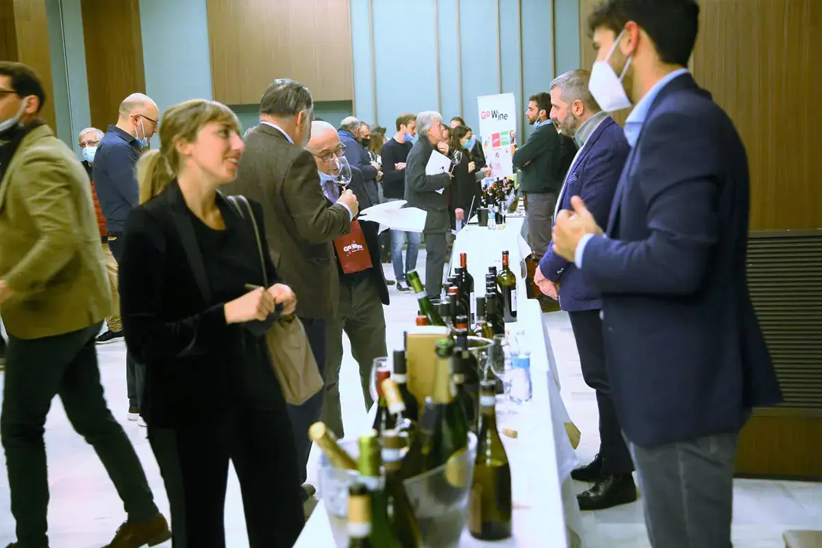 Il banco d'assaggio Go Wine, guida per wine lovers con 4.400 vini