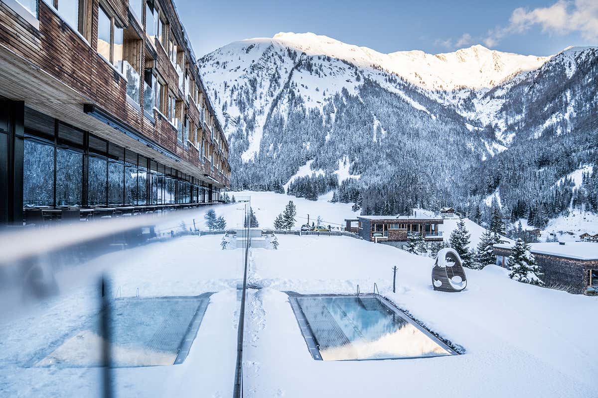Il Gradonna celebra il benessere e gli sport invernali nella loro massima espressione. Foto: Gert Perauer La neve oltre il confine: ecco dove soggiornare e sciare in Austria Il Gradonna celebra il benessere e gli sport invernali nella loro massima espressione. Foto: Gert Perauer La neve oltre il confine: ecco dove soggiornare e sciare in Austria
