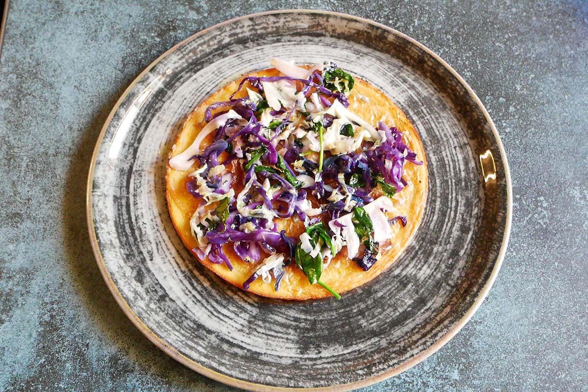 Farinata con wok di verdure Al Gramsci di Torino cucina contemporanea e pizza di ricerca