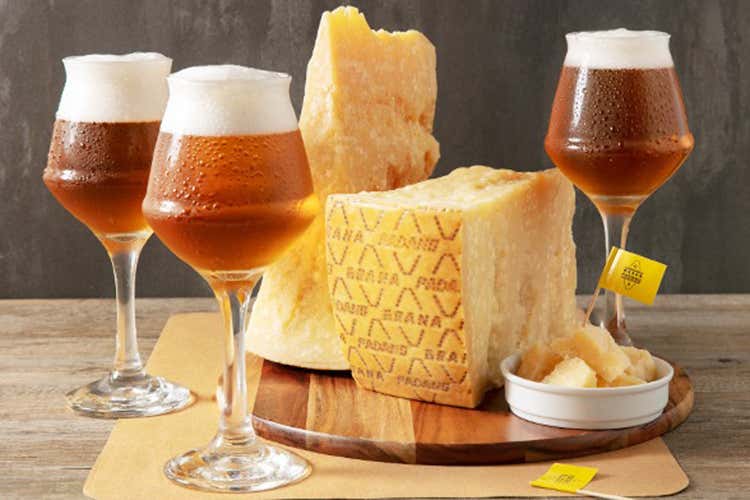 Grana Padano e birra - Grana Padano tra vino, birra e miele I consigli per abbinamenti top Grana Padano e birra - Grana Padano tra vino, birra e miele I consigli per abbinamenti top